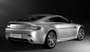 Превью обои aston martin, v8, vantage, 2008, серебряный, вид сбоку, стиль, авто, астон мартин