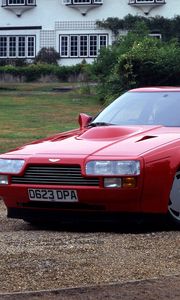 Превью обои aston martin, v8, vantage, 1986, красный, вид спереди, авто, астон мартин, дом