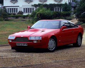 Превью обои aston martin, v8, vantage, 1986, красный, вид спереди, авто, астон мартин, дом