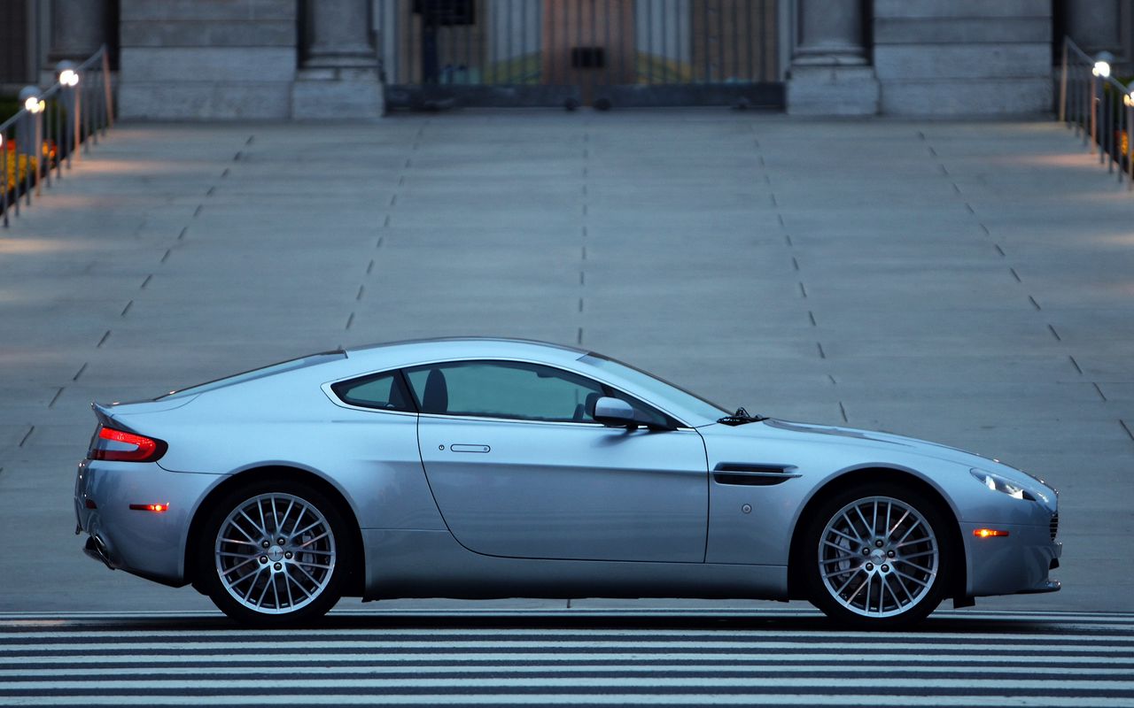 Aston Martin db8 Vantage