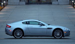 Превью обои aston martin, v8, vantage, 2008, голубой, вид сбоку, авто, астон мартин