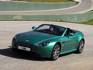 Превью обои aston martin, v8, vantage, 2011, зеленый, вид спереди, стиль, астон мартин, асфальт