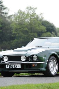 Превью обои aston martin, v8, vantage, 1984, зеленый, вид сбоку, кабриолет, деревья