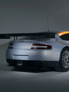 Превью обои aston martin, v8, vantage, 2008, серый, вид сзади, стиль, астон мартин