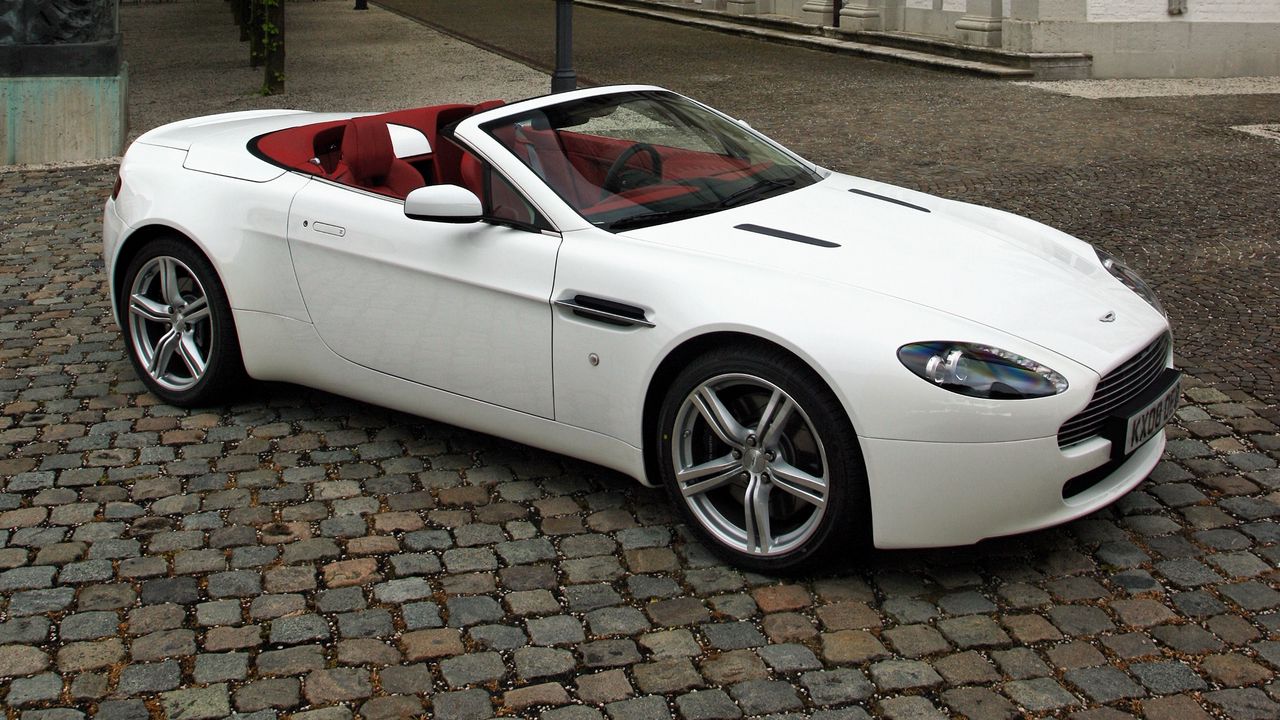 Обои aston martin, v8, vantage, 2008, белый, вид сбоку, стиль, кабриолет, улица