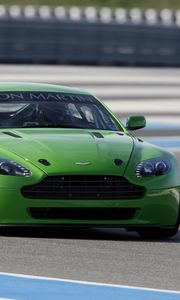 Превью обои aston martin, v8, vantage, 2007, зеленый, вид спереди, астон мартин, авто