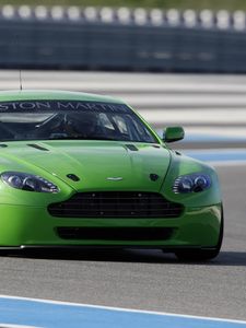 Превью обои aston martin, v8, vantage, 2007, зеленый, вид спереди, астон мартин, авто