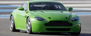 Превью обои aston martin, v8, vantage, 2007, зеленый, вид спереди, астон мартин, авто