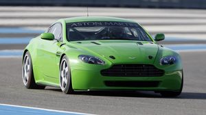 Превью обои aston martin, v8, vantage, 2007, зеленый, вид спереди, астон мартин, авто