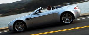 Превью обои aston martin, v8, vantage, 2008, серебряный металлик, вид сбоку, авто, астон мартин, асфальт