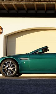 Превью обои aston martin, v8, vantage, 2011, зеленый, вид сбоку, авто, астон мартин