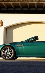 Превью обои aston martin, v8, vantage, 2011, зеленый, вид сбоку, авто, астон мартин