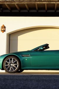 Превью обои aston martin, v8, vantage, 2011, зеленый, вид сбоку, авто, астон мартин