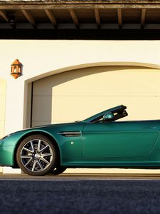 Превью обои aston martin, v8, vantage, 2011, зеленый, вид сбоку, авто, астон мартин