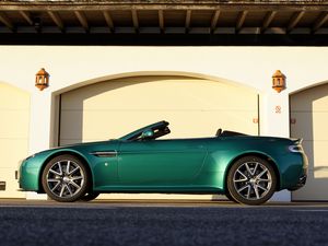 Превью обои aston martin, v8, vantage, 2011, зеленый, вид сбоку, авто, астон мартин