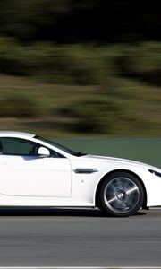 Превью обои aston martin, v8, vantage, 2011, белый, вид сбоку, авто, астон мартин, скорость