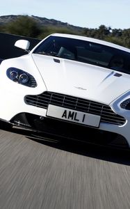 Превью обои aston martin, v8, vantage, 2011, белый, вид спереди, авто, астон мартин, асфальт