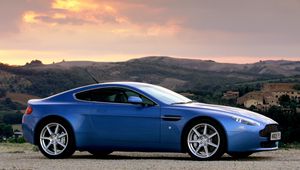 Превью обои aston martin, v8, vantage, 2005, синий, вид сбоку, авто, природа