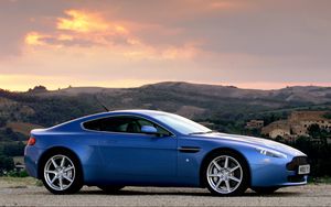 Превью обои aston martin, v8, vantage, 2005, синий, вид сбоку, авто, природа