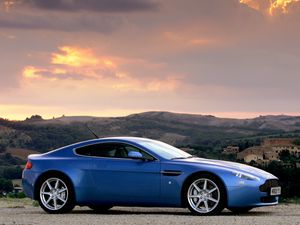 Превью обои aston martin, v8, vantage, 2005, синий, вид сбоку, авто, природа