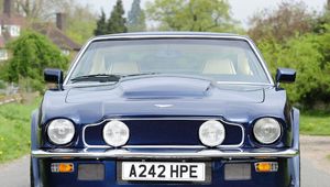 Превью обои aston martin, v8, vantage, 1977, синий, вид спереди, авто, деревья