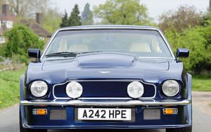 Превью обои aston martin, v8, vantage, 1977, синий, вид спереди, авто, деревья