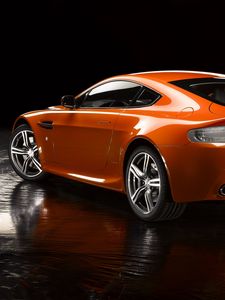 Превью обои aston martin, v8, vantage, 2008, оранжевый, вид сбоку, авто, отражение