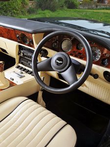 Превью обои aston martin, v8, vantage, 1977, салон, интерьер, руль, спидометр