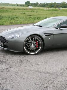 Превью обои aston martin, v8, vantage, 2005, серый, вид сбоку, авто, природа