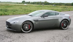 Превью обои aston martin, v8, vantage, 2005, серый, вид сбоку, авто, природа