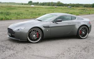 Превью обои aston martin, v8, vantage, 2005, серый, вид сбоку, авто, природа