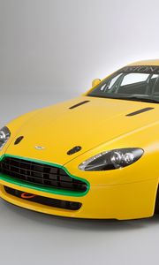 Превью обои aston martin, v8, vantage, 2007, желтый, вид спереди, стиль, авто