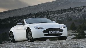 Превью обои aston martin, v8, vantage, 2006, белый, вид спереди, авто, астон мартин