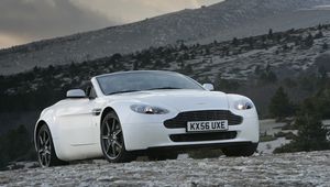 Превью обои aston martin, v8, vantage, 2006, белый, вид спереди, авто, астон мартин