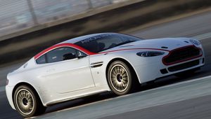 Превью обои aston martin, v8, vantage, 2009, белый, вид сбоку, авто, скорость