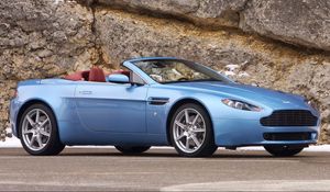 Превью обои aston martin, v8, vantage, 2006, голубой, вид сбоку, кабриолет, астон мартин, стиль