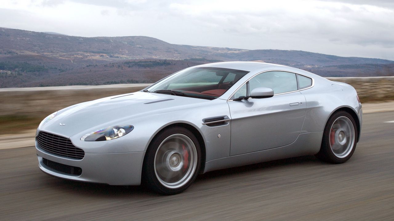 Обои aston martin, v8, vantage, 2005, серебряный, вид сбоку, авто, скорость