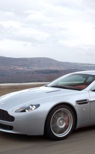 Превью обои aston martin, v8, vantage, 2005, серебряный, вид сбоку, авто, скорость