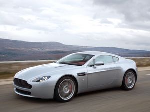 Превью обои aston martin, v8, vantage, 2005, серебряный, вид сбоку, авто, скорость