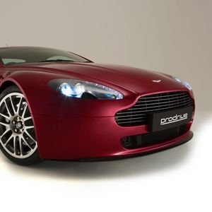 Превью обои aston martin, v8, vantage, 2007, вишневый, вид спереди, стиль