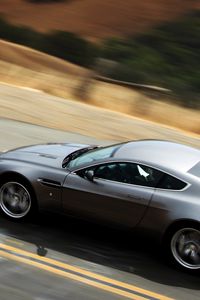 Превью обои aston martin, v8, vantage, 2008, серый металлик, вид сверху, скорость