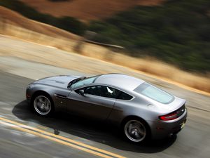 Превью обои aston martin, v8, vantage, 2008, серый металлик, вид сверху, скорость