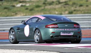 Превью обои aston martin, v8, vantage, 2007, зеленый, вид сбоку, спорт, авто, астон мартин