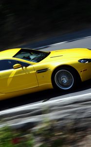 Превью обои aston martin, v8, vantage, 2008, желтый, вид сбоку, авто, астон мартин, скорость