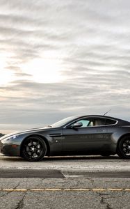 Превью обои aston martin, v8, vantage, авто, природа