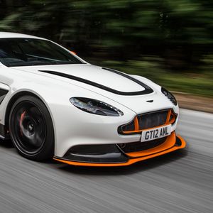 Превью обои aston martin, vantage, вид сбоку, движение