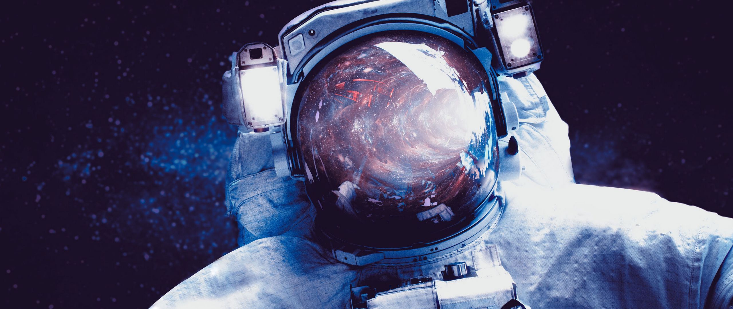 Отражение в шлеме Космонавта