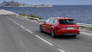 Превью обои audi a4, audi, автомобиль, красный, дорога, скорость