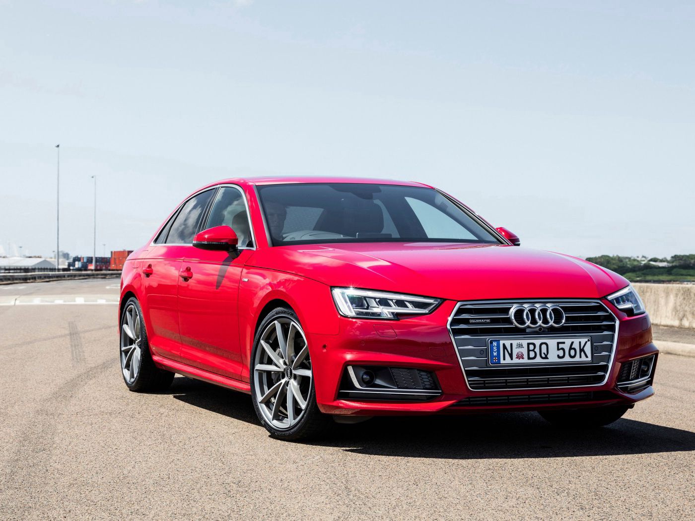 Красная audi