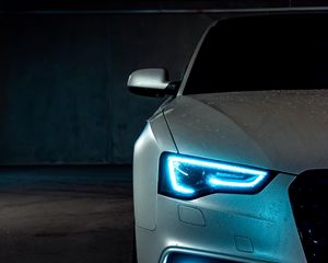 Превью обои audi a5, audi, фара, свет, неон, ксенон